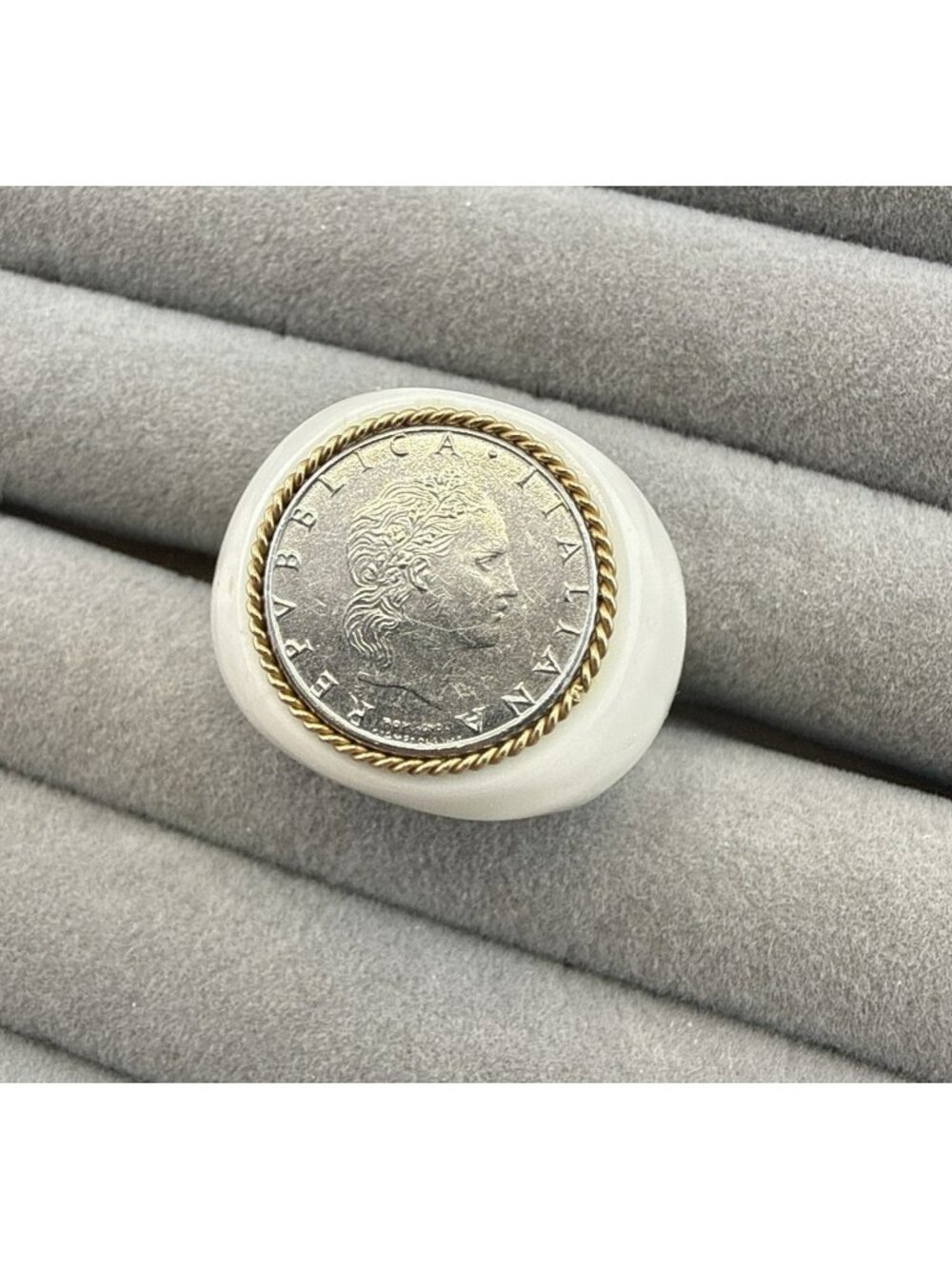 Milor Italy Ring Coin 14k Gold Bezel Italy Carved White Agate Sz 8.5 Lira Chunky